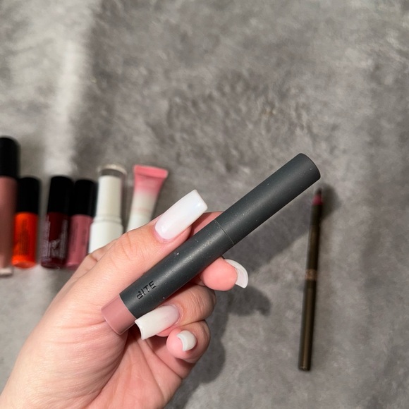 9 lipsticks/ NYX Liquid Suede cream/ Sephora Plump Lip Gloss/ L’Oréal, Clarins - Picture 7 of 14